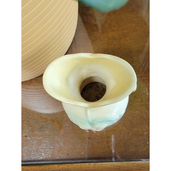 Vintage Hull Art Pottery Vase, Embossed Wildflower, Double Handle, W-1 5-1/2" - Picture 5 of 6